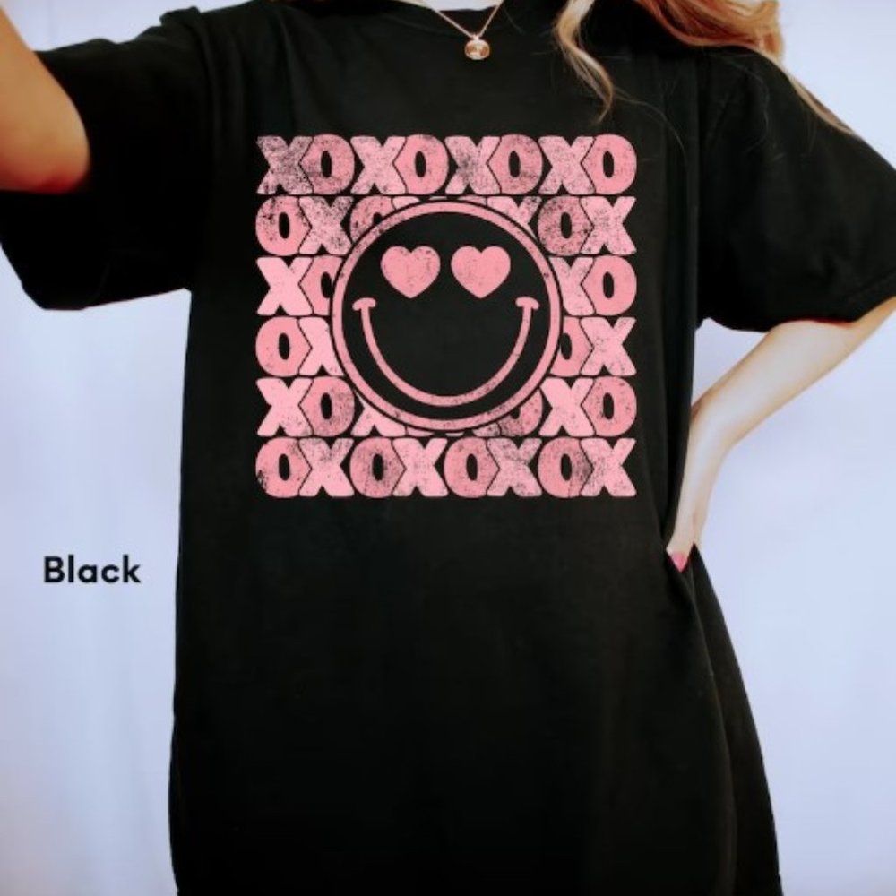 Valentine Heart Retro Love T-Shirt, Xoxo Heart Valentines Day Gift T-Shirt